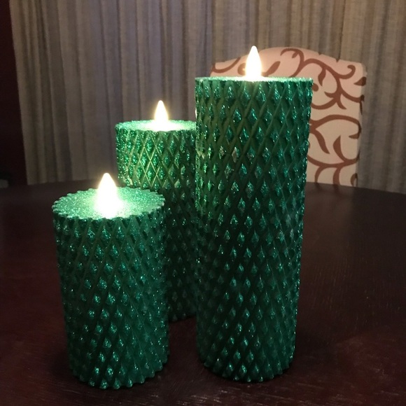 Three green flameless candles with remote control timer - Picture 8 of 9
